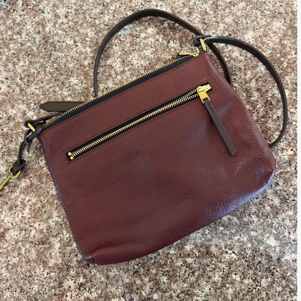 Fossil Maroon Cowhide Leather Pebbled Purse 10 x 8 x 2 inches 90s Y2K‎ Crossbody